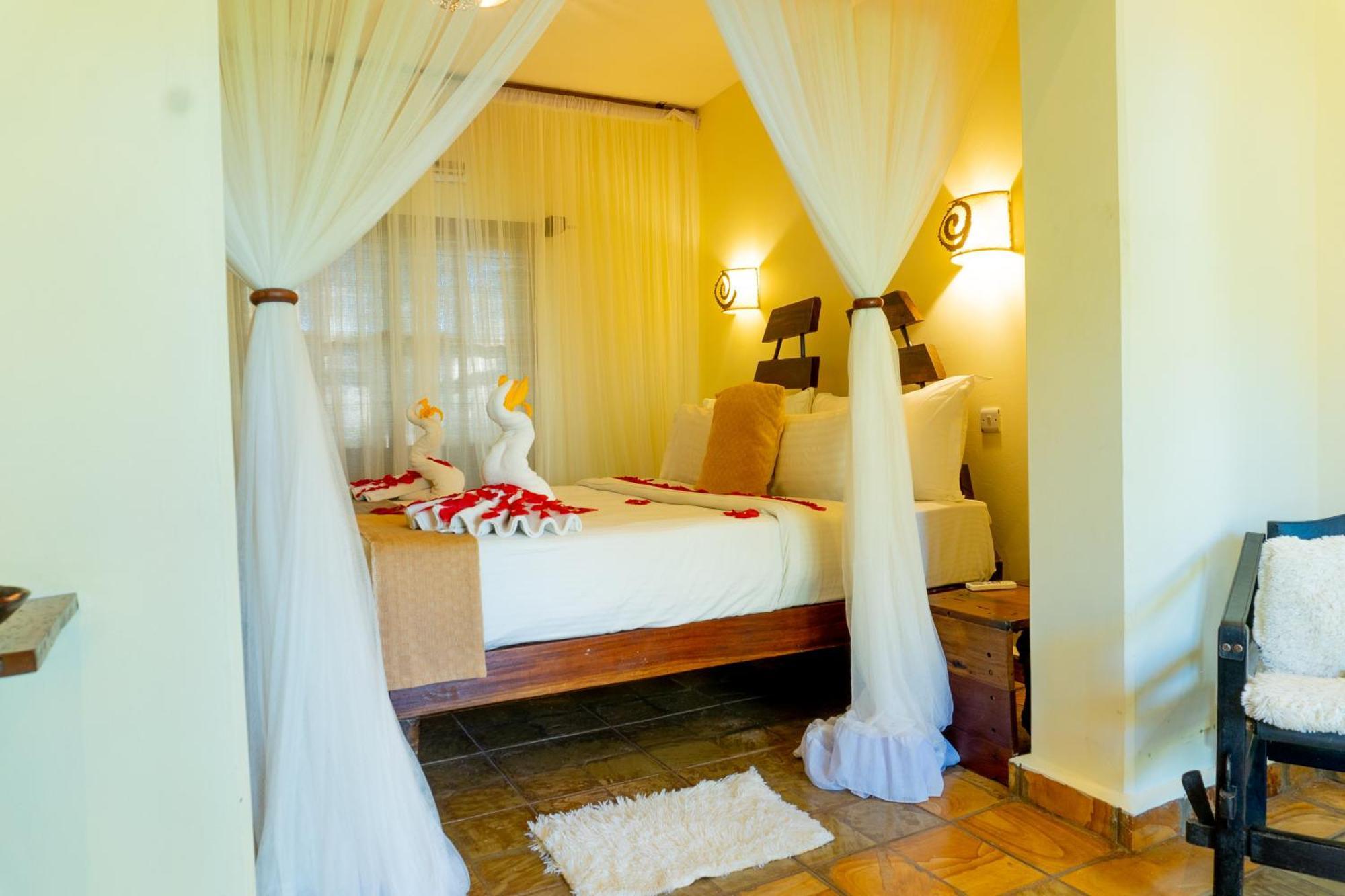 Weru Weru River Lodge Moshi Esterno foto