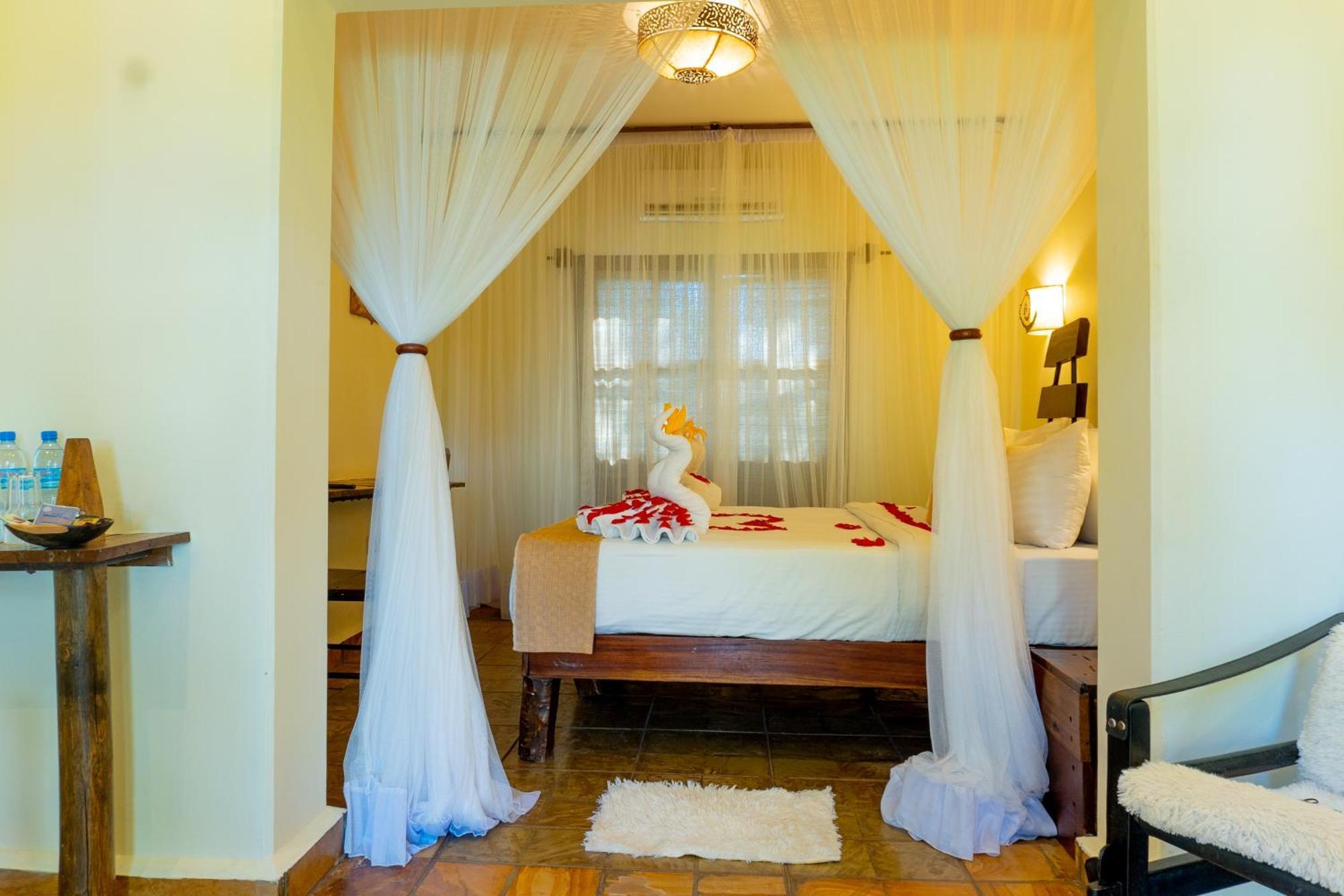 Weru Weru River Lodge Moshi Esterno foto
