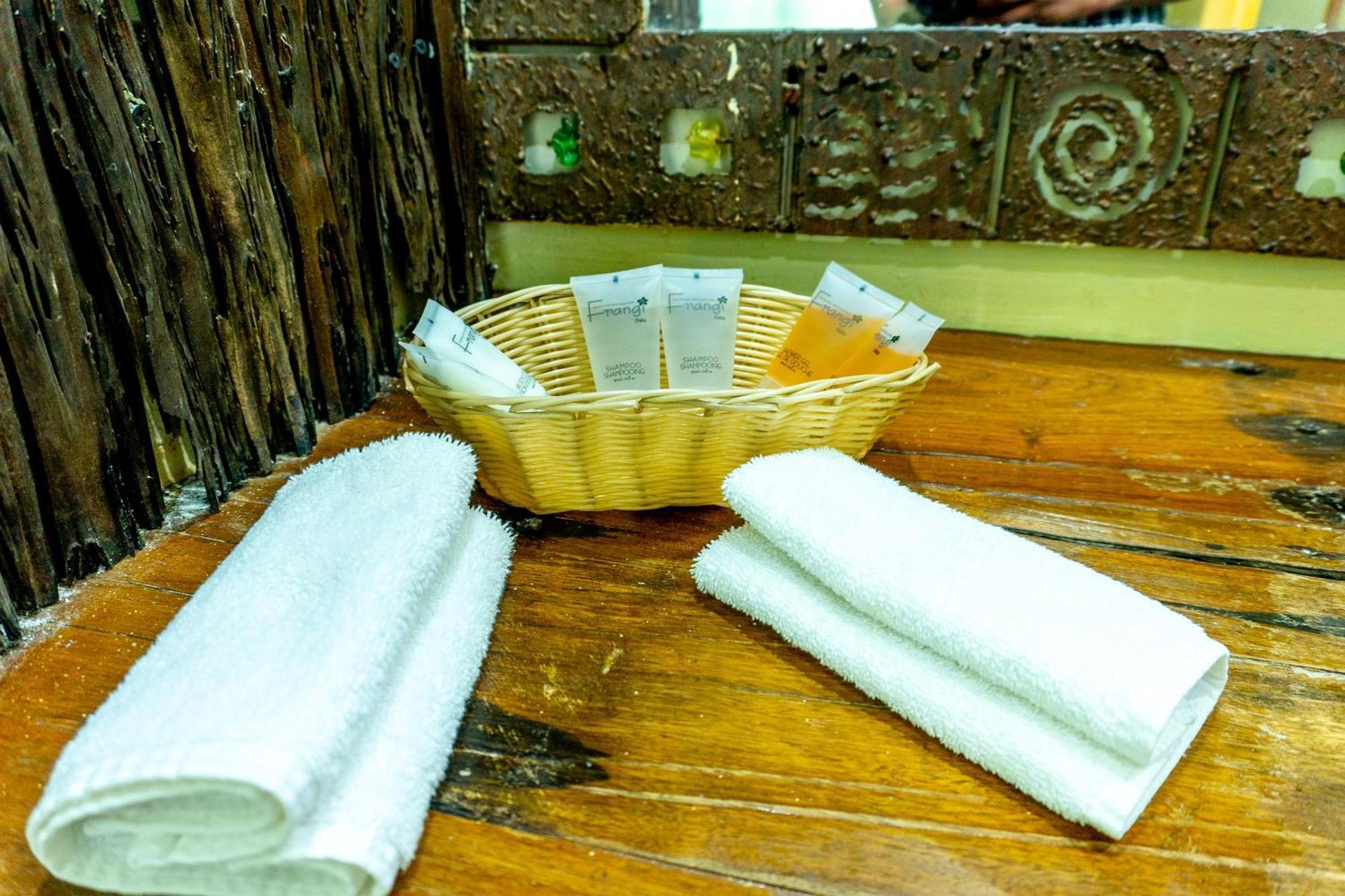 Weru Weru River Lodge Moshi Esterno foto